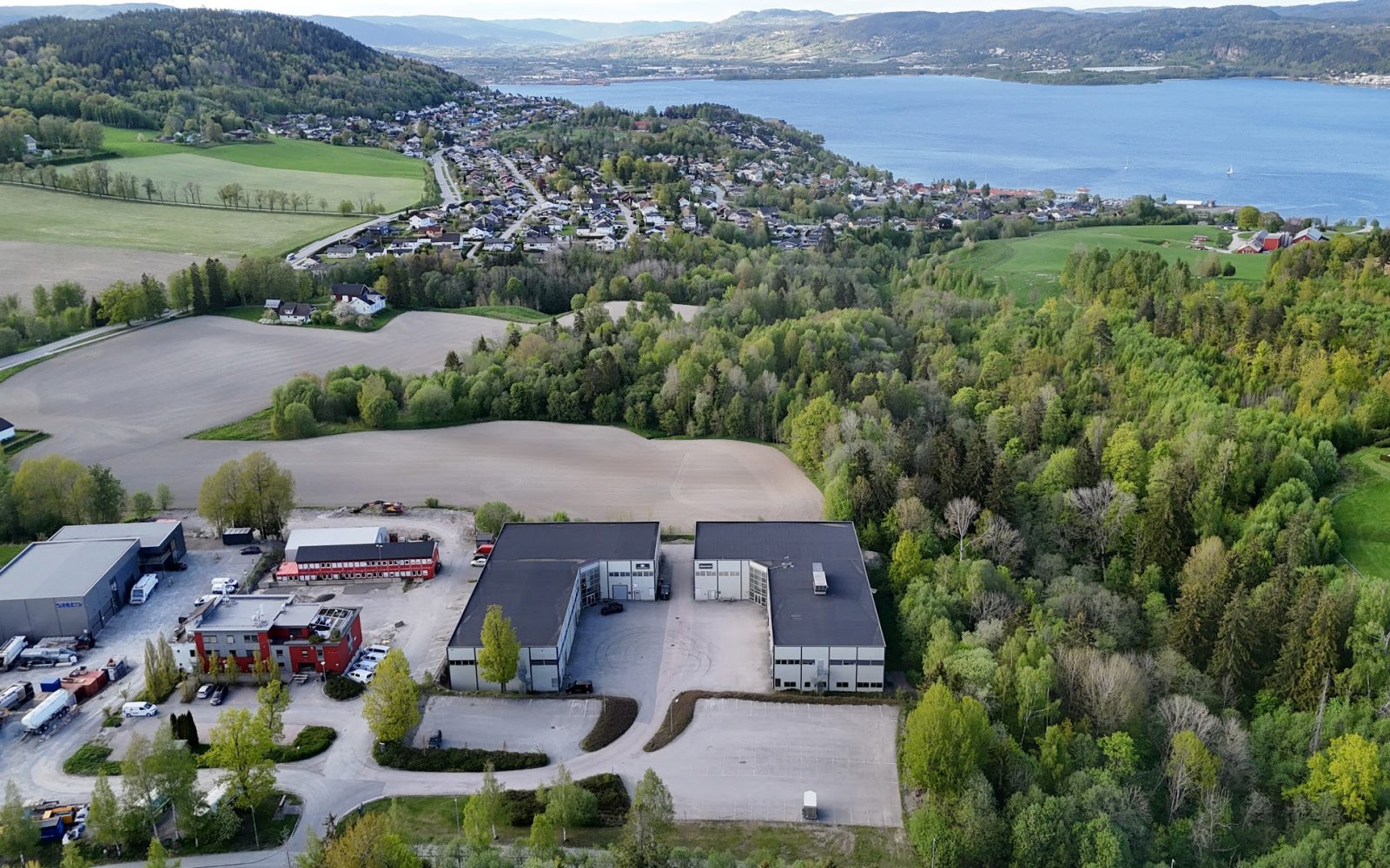 dji_fly_20250507_191802_0096_1746638376976_photo